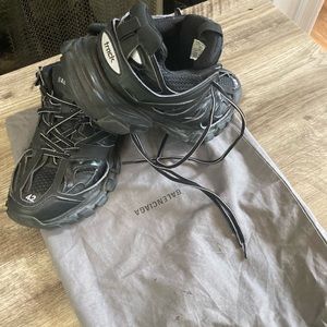 Balenciaga tracks size 42